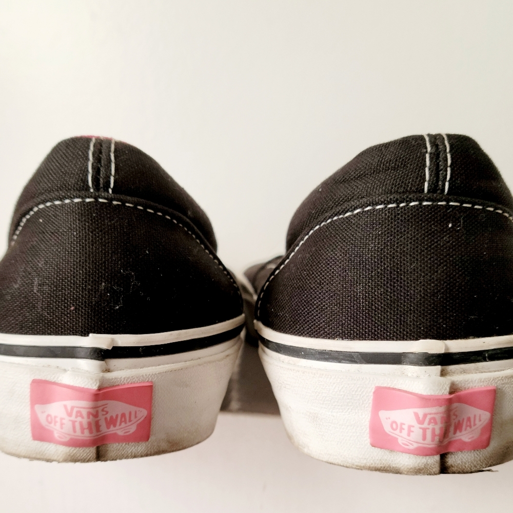 Hello Kitty Vans - Picture 7 of 10